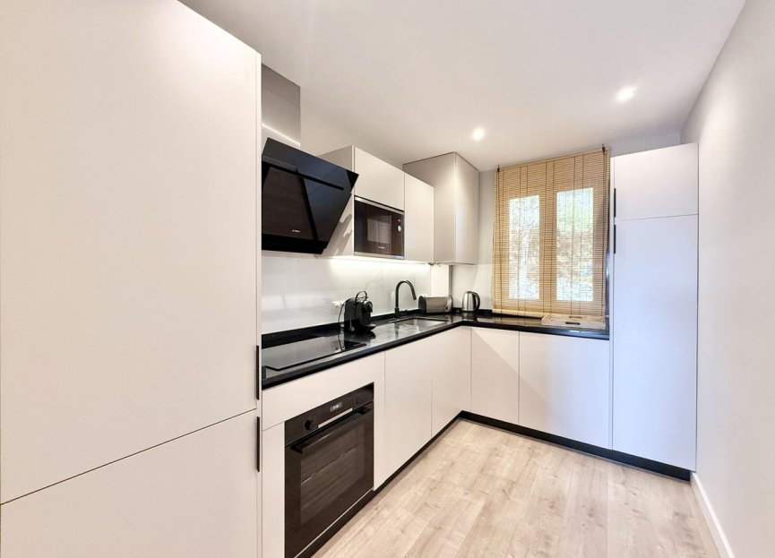 Resale - Apartment - Middle Floor Apartment - Benahavís - Benahavís Centro