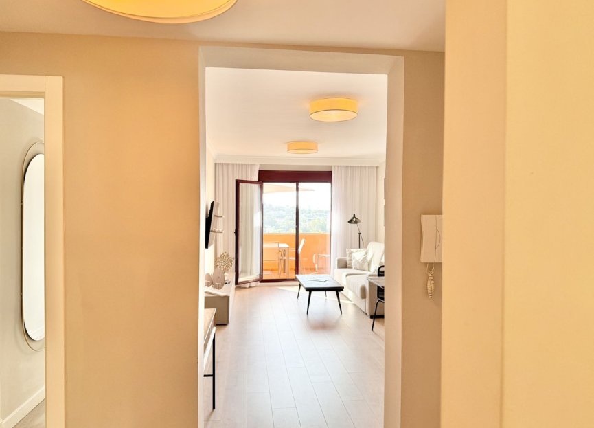 Resale - Apartment - Middle Floor Apartment - Benahavís - Benahavís Centro