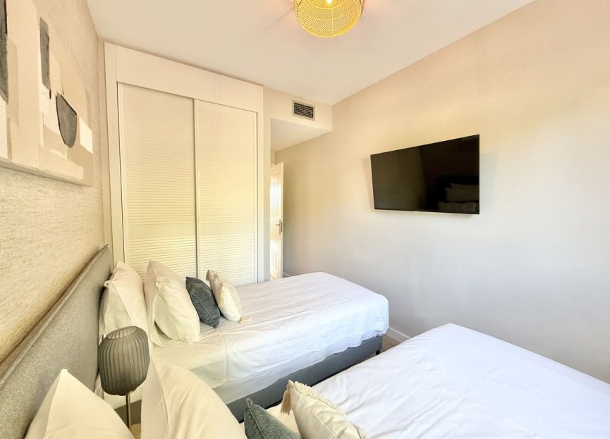 Resale - Apartment - Middle Floor Apartment - Benahavís - Benahavís Centro