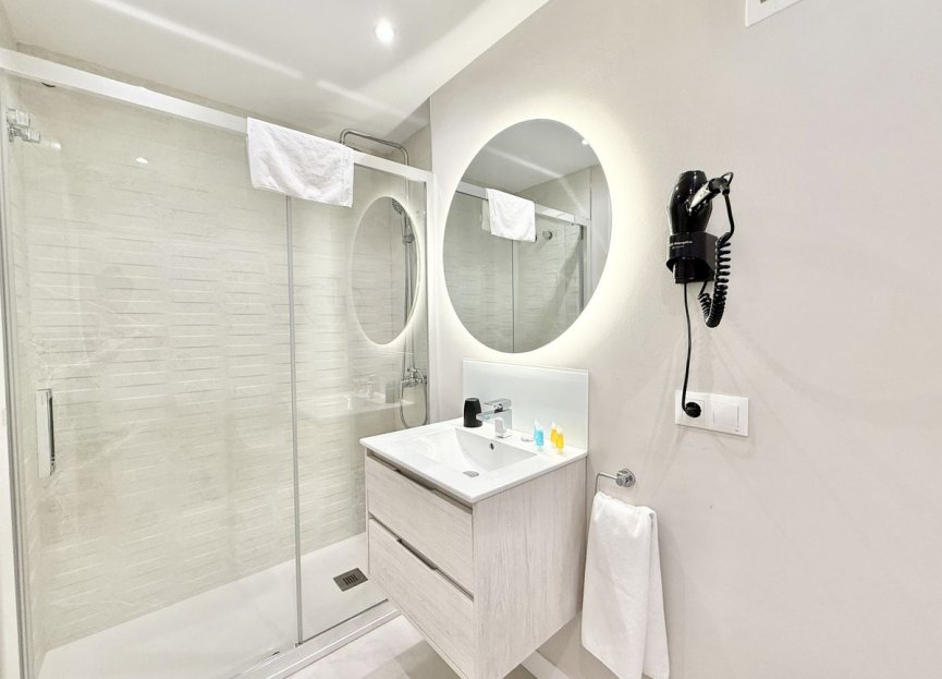 Resale - Apartment - Middle Floor Apartment - Benahavís - Benahavís Centro