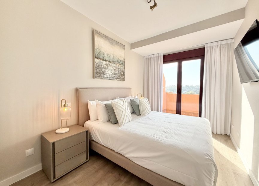 Resale - Apartment - Middle Floor Apartment - Benahavís - Benahavís Centro