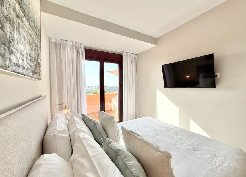 Resale - Apartment - Middle Floor Apartment - Benahavís - Benahavís Centro