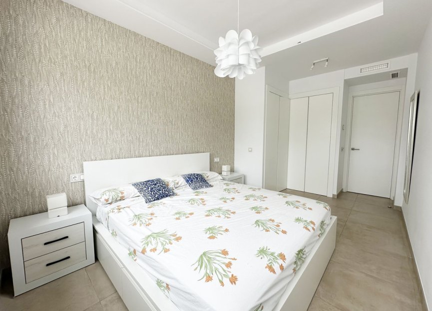 Resale - Apartment - Middle Floor Apartment - Estepona - Estepona Centro