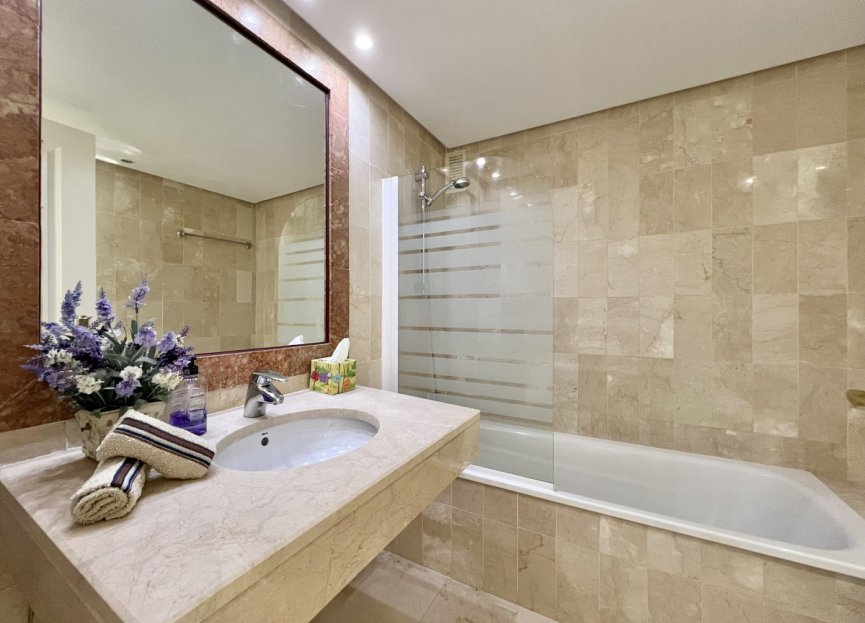 Resale - Apartment - Top Floor Apartment - Estepona - El Presidente