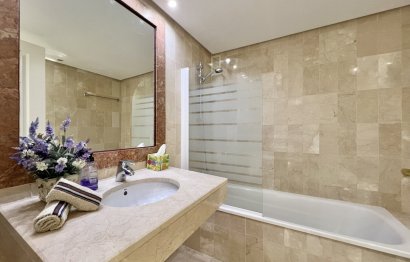 Resale - Apartment - Top Floor Apartment - Estepona - El Presidente