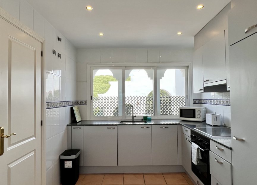 Resale - Apartment - Top Floor Apartment - Estepona - El Presidente