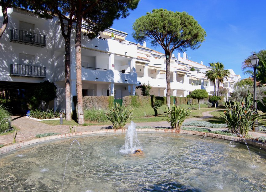 Resale - Apartment - Top Floor Apartment - Estepona - El Presidente