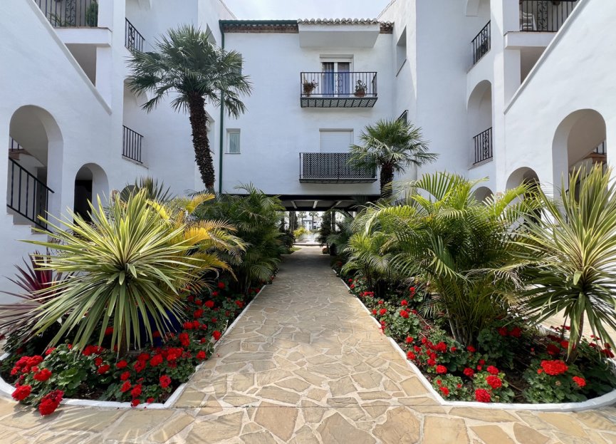 Resale - Apartment - Top Floor Apartment - Estepona - El Presidente