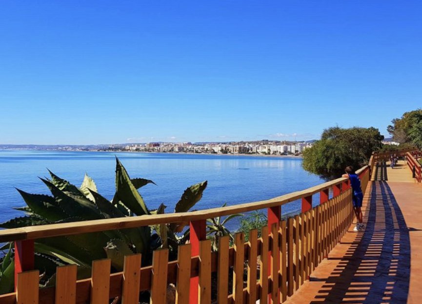 Resale - Apartment - Top Floor Apartment - Estepona - El Presidente