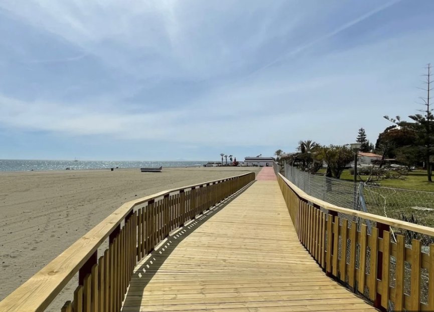 Resale - Apartment - Top Floor Apartment - Estepona - El Presidente