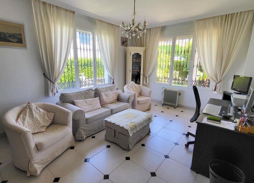 Resale - House - Detached Villa - Marbella - Elviria