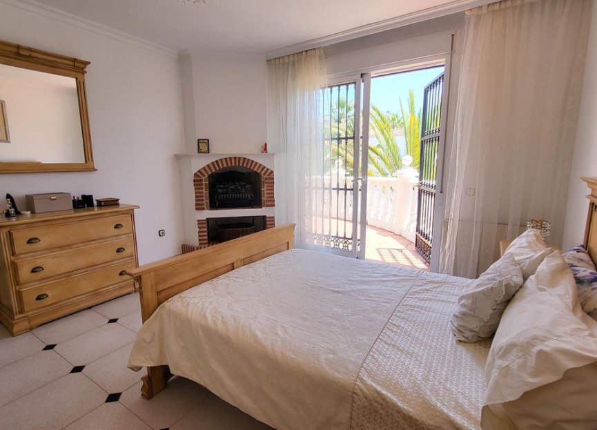 Resale - House - Detached Villa - Marbella - Elviria