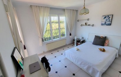 Resale - House - Detached Villa - Marbella - Elviria