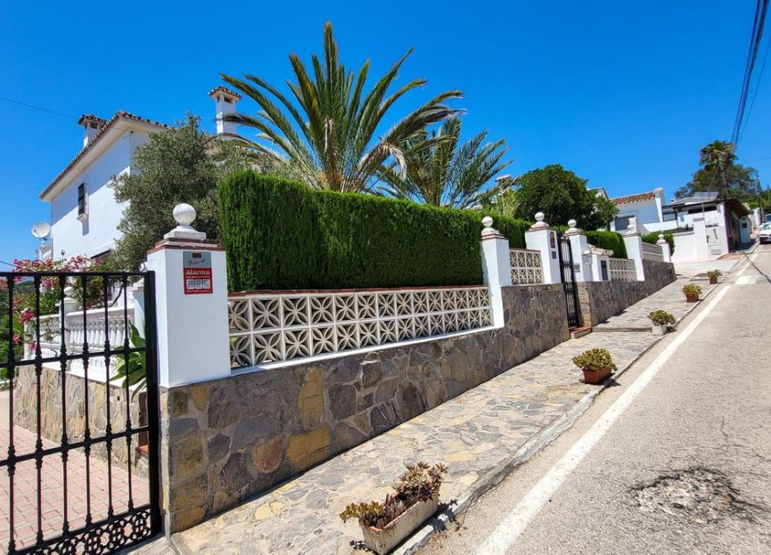 Resale - House - Detached Villa - Marbella - Elviria