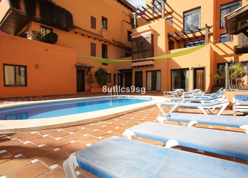 Resale - Apartment - Middle Floor Apartment - Estepona - Estepona Centro