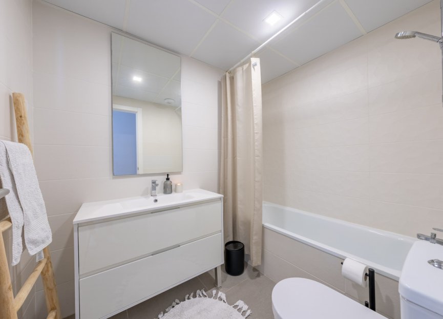 Resale - Apartment - Middle Floor Apartment - Benalmádena - Benalmadena Centro