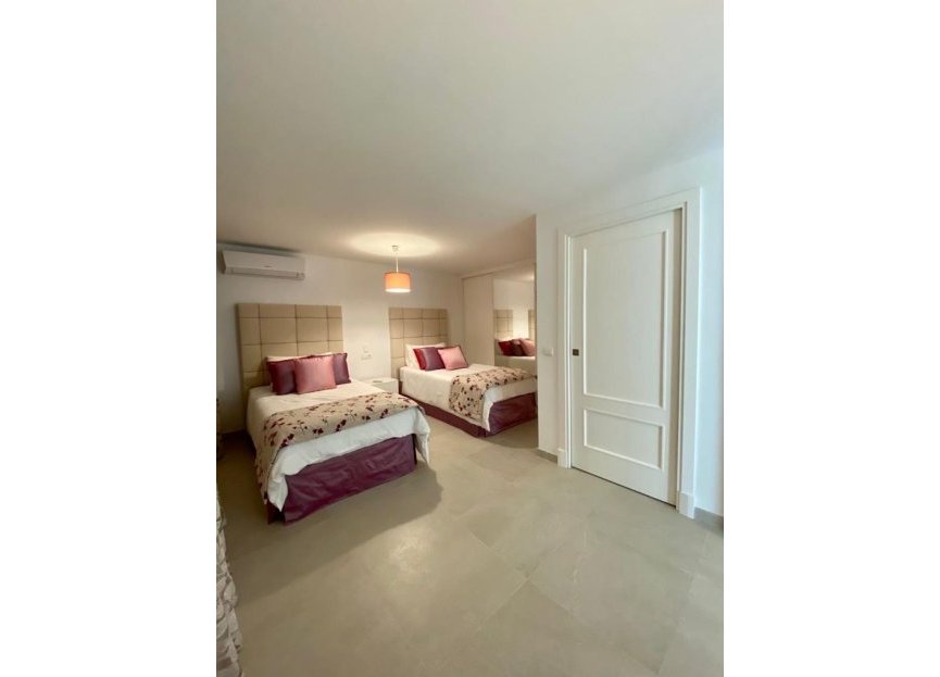 Resale - Apartment - Duplex - Marbella - Nueva Andalucia