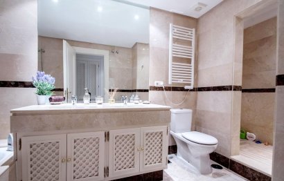 Resale - Ground floor apartment - Marbella - Nueva Andalucia