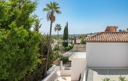 Resale - House - Detached Villa - Marbella - Nueva Andalucia