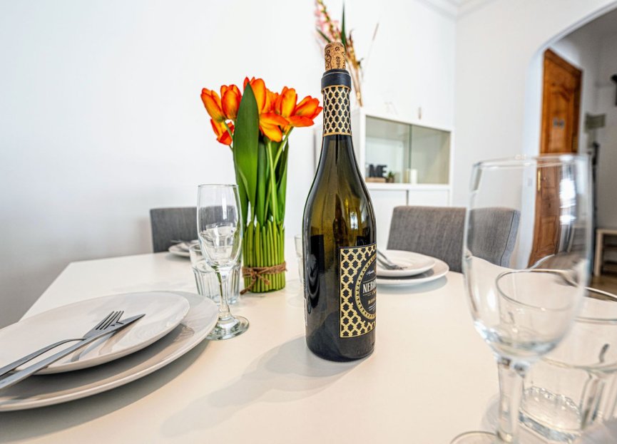 Resale - Apartment - Middle Floor Apartment - Estepona - Estepona Centro