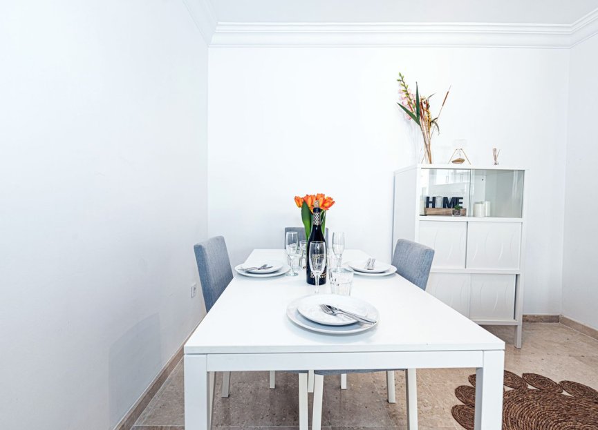 Resale - Apartment - Middle Floor Apartment - Estepona - Estepona Centro