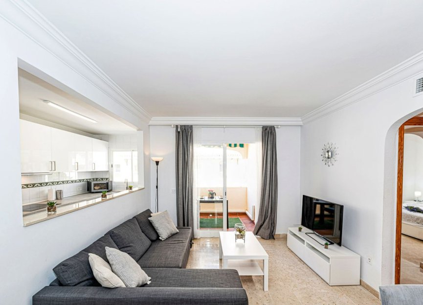 Resale - Apartment - Middle Floor Apartment - Estepona - Estepona Centro