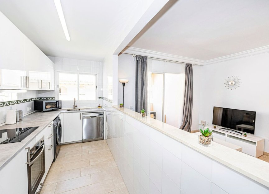 Resale - Apartment - Middle Floor Apartment - Estepona - Estepona Centro