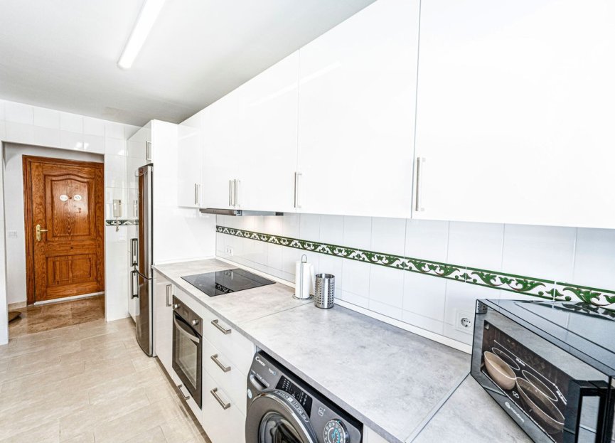 Resale - Apartment - Middle Floor Apartment - Estepona - Estepona Centro