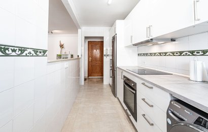 Resale - Apartment - Middle Floor Apartment - Estepona - Estepona Centro