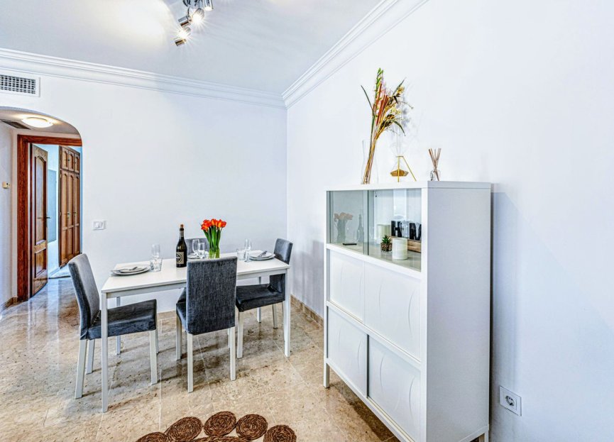 Resale - Apartment - Middle Floor Apartment - Estepona - Estepona Centro