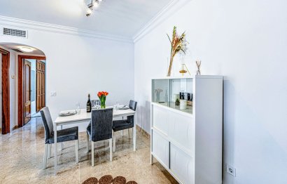 Resale - Apartment - Middle Floor Apartment - Estepona - Estepona Centro