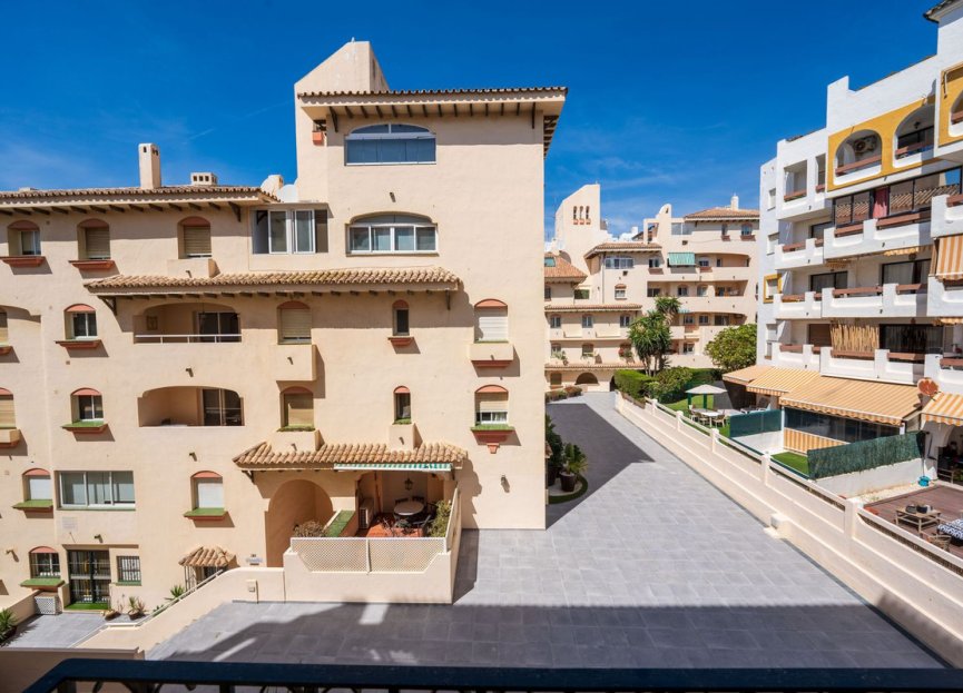 Resale - Apartment - Middle Floor Apartment - Estepona - Estepona Centro