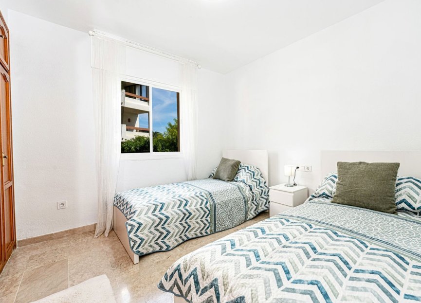 Resale - Apartment - Middle Floor Apartment - Estepona - Estepona Centro