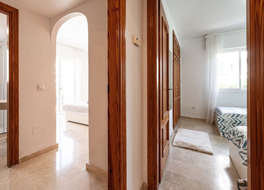 Resale - Apartment - Middle Floor Apartment - Estepona - Estepona Centro