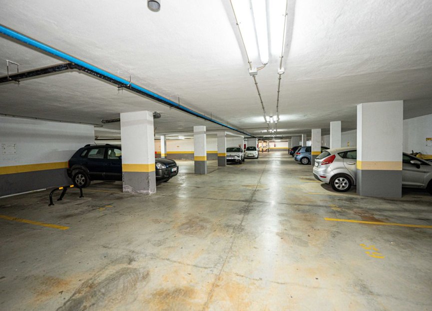 Resale - Apartment - Middle Floor Apartment - Estepona - Estepona Centro