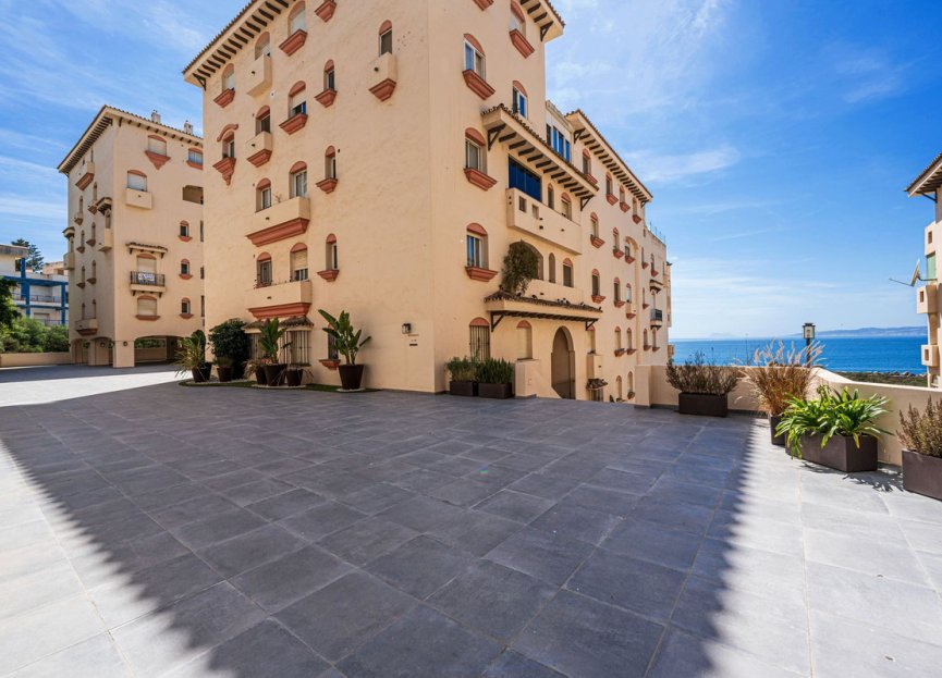 Resale - Apartment - Middle Floor Apartment - Estepona - Estepona Centro