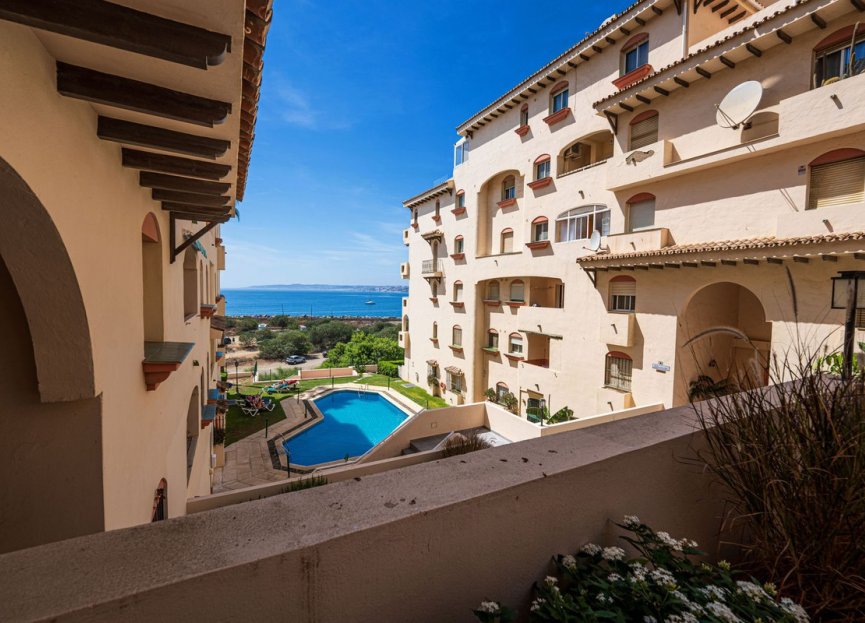 Resale - Apartment - Middle Floor Apartment - Estepona - Estepona Centro