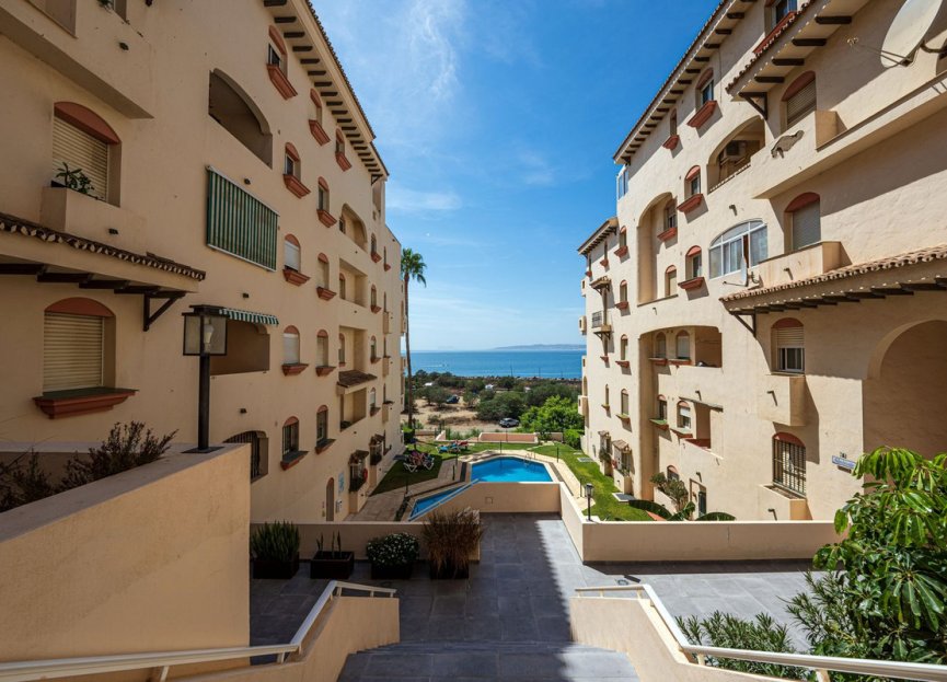 Resale - Apartment - Middle Floor Apartment - Estepona - Estepona Centro