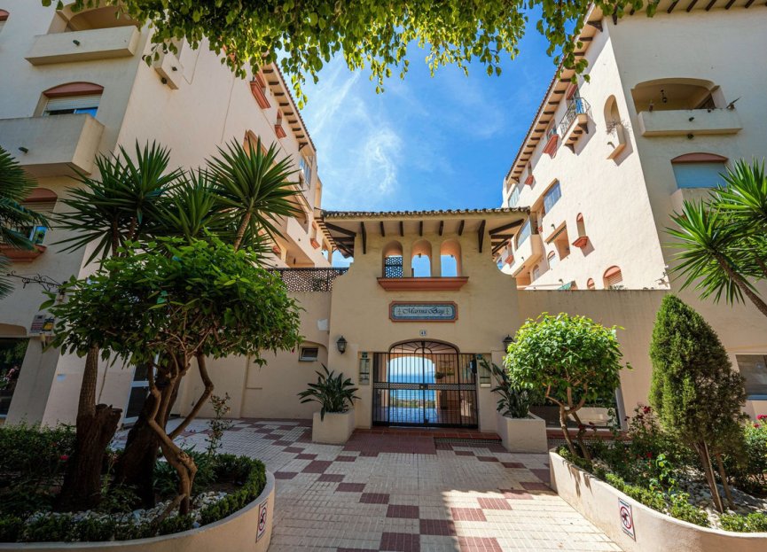 Resale - Apartment - Middle Floor Apartment - Estepona - Estepona Centro