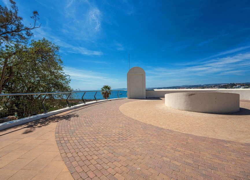Resale - Apartment - Middle Floor Apartment - Estepona - Estepona Centro