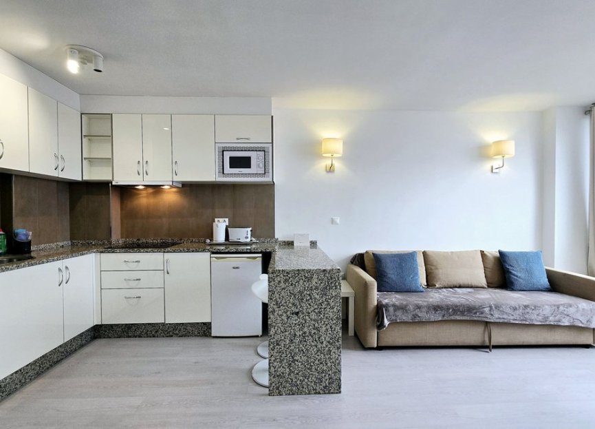 Resale - Apartment - Middle Floor Apartment - Marbella - Puerto Banús