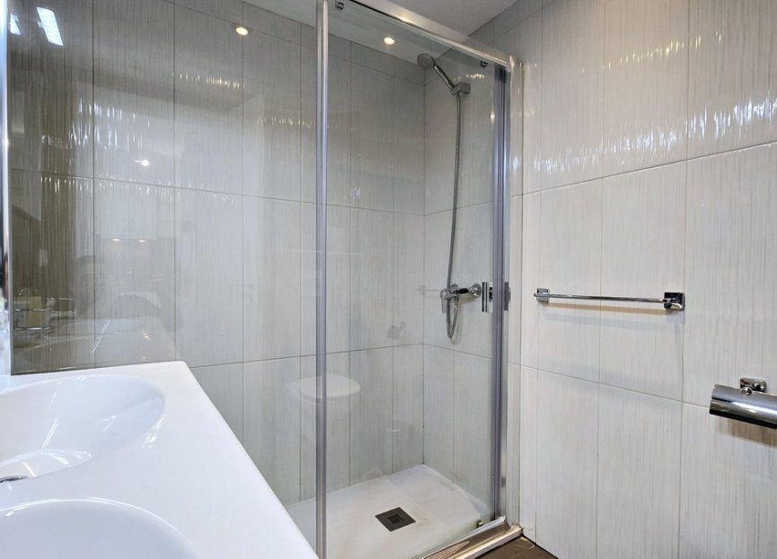 Resale - Apartment - Middle Floor Apartment - Marbella - Puerto Banús