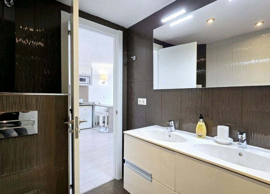 Resale - Apartment - Middle Floor Apartment - Marbella - Puerto Banús