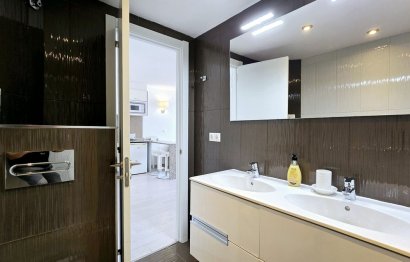 Resale - Apartment - Middle Floor Apartment - Marbella - Puerto Banús