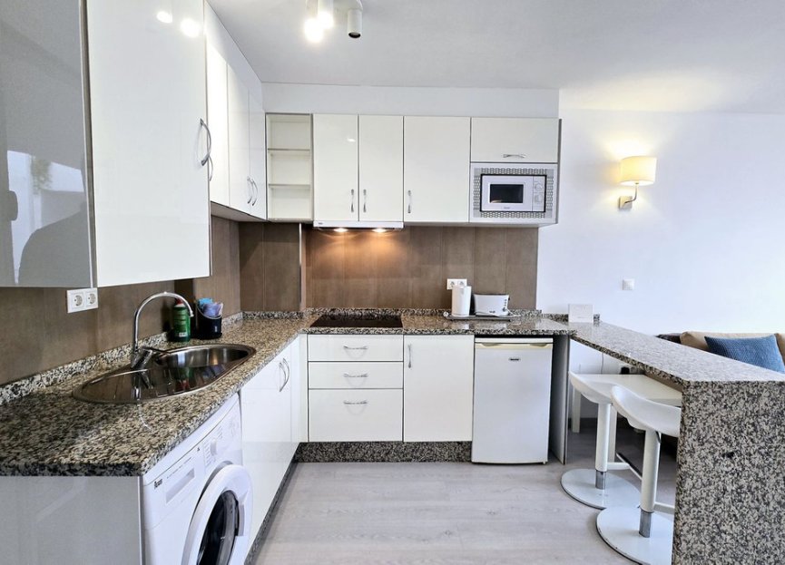 Resale - Apartment - Middle Floor Apartment - Marbella - Puerto Banús