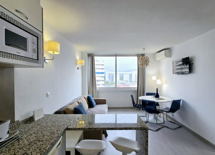 Resale - Apartment - Middle Floor Apartment - Marbella - Puerto Banús