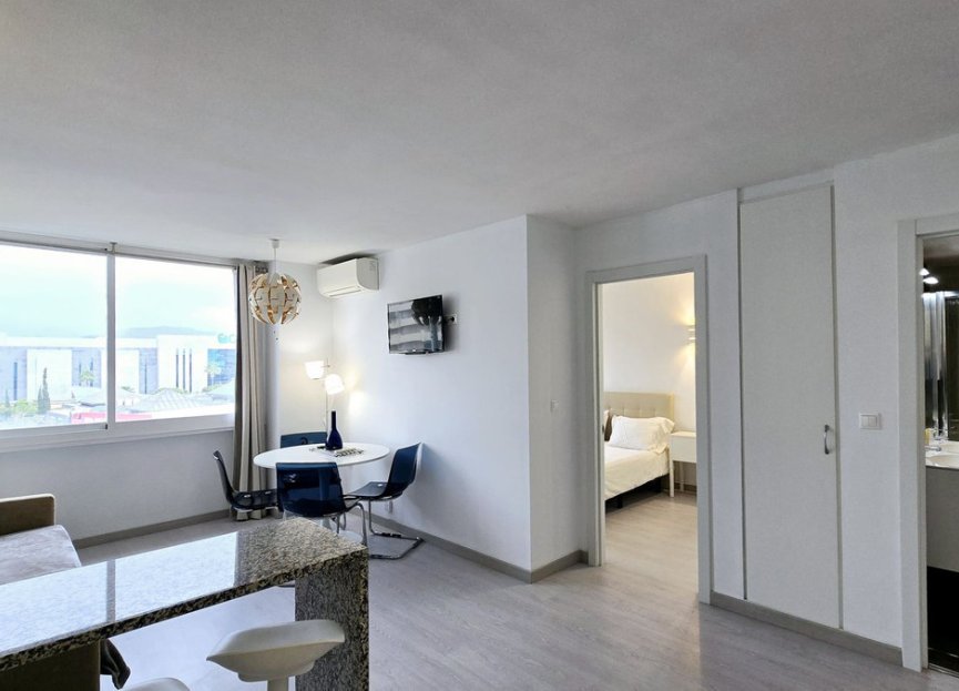 Resale - Apartment - Middle Floor Apartment - Marbella - Puerto Banús