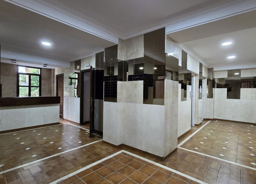 Resale - Apartment - Middle Floor Apartment - Marbella - Puerto Banús