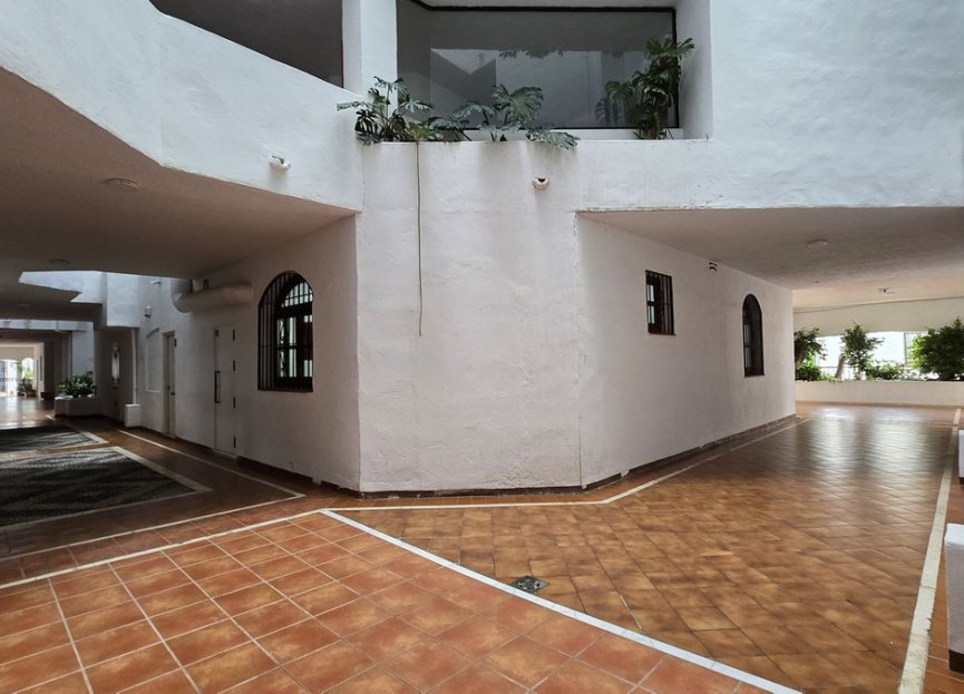 Resale - Apartment - Middle Floor Apartment - Marbella - Puerto Banús