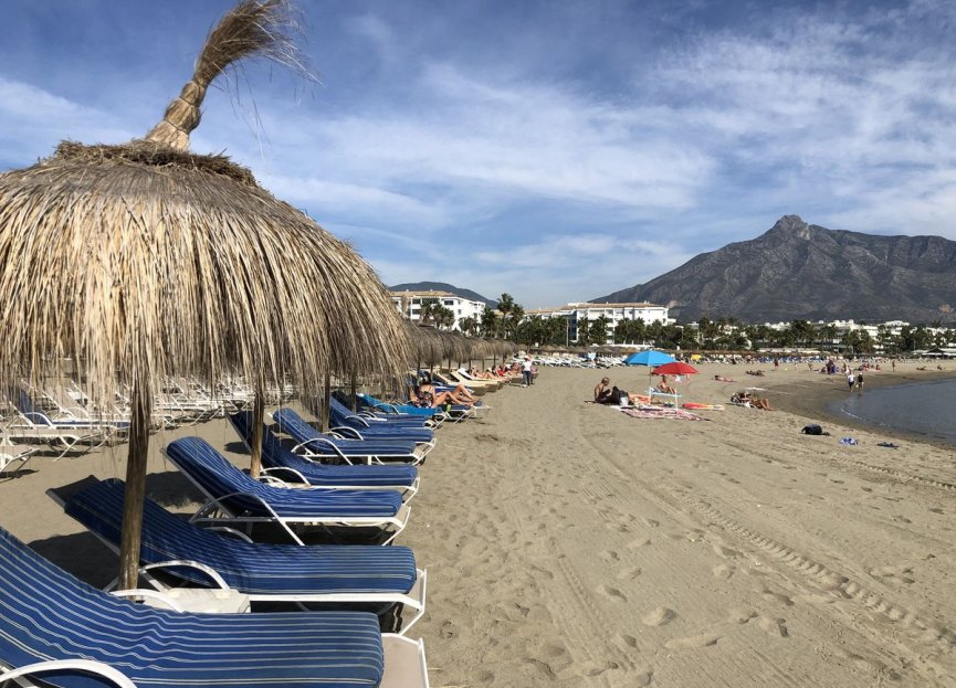 Resale - Apartment - Middle Floor Apartment - Marbella - Puerto Banús